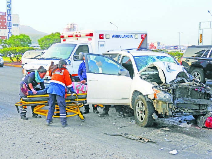 Automovilista Queda Prensado Tras Accidente En Boulevard Bernardo