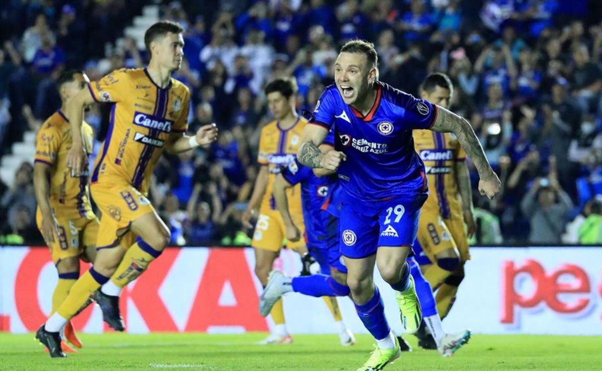 Pita la Máquina de Cruz Azul y golea al San Luis El Gráfico Historias