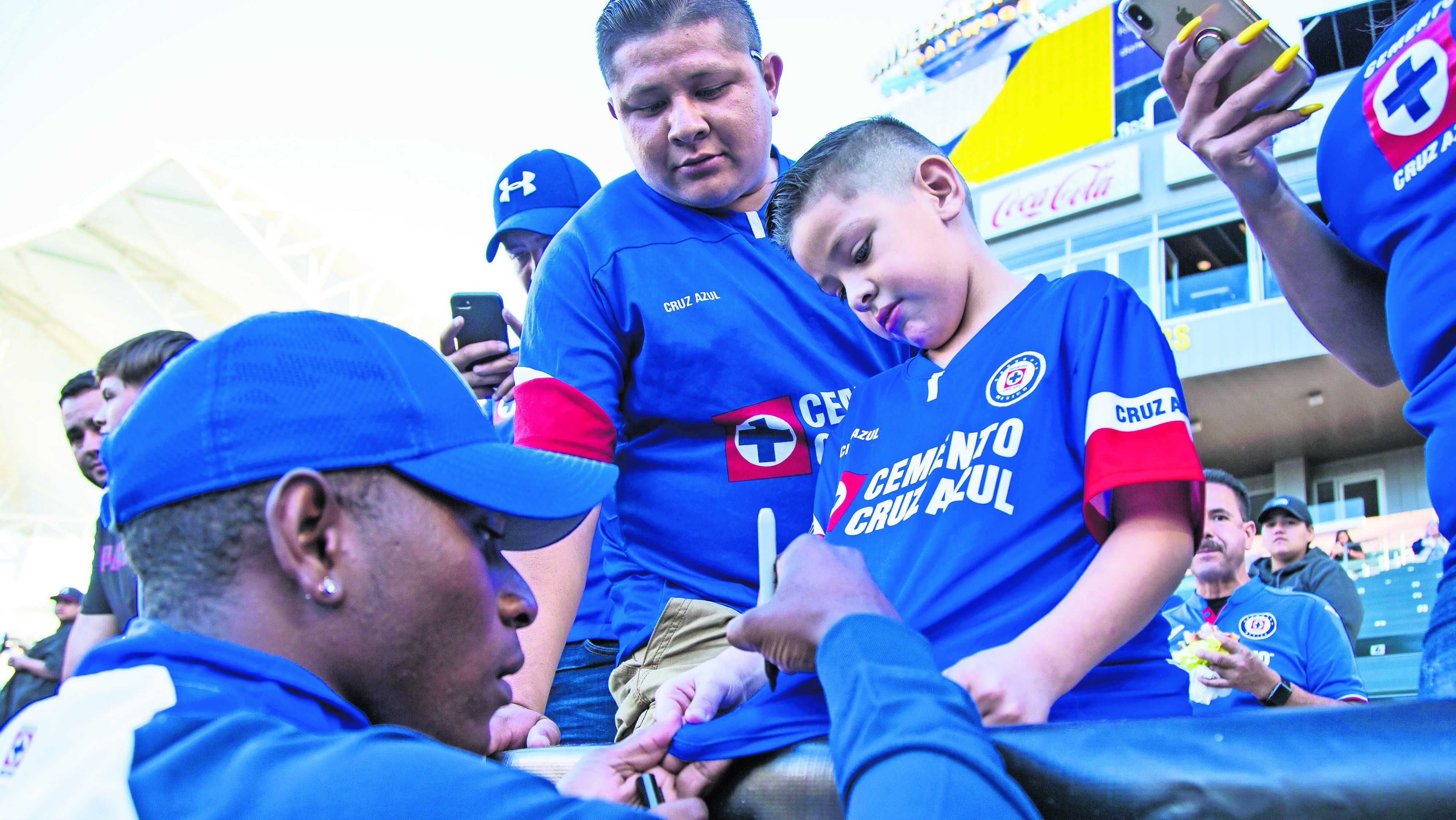 Nuevo refuerzo de Cruz Azul se queda con las ganas de debutar, sólo