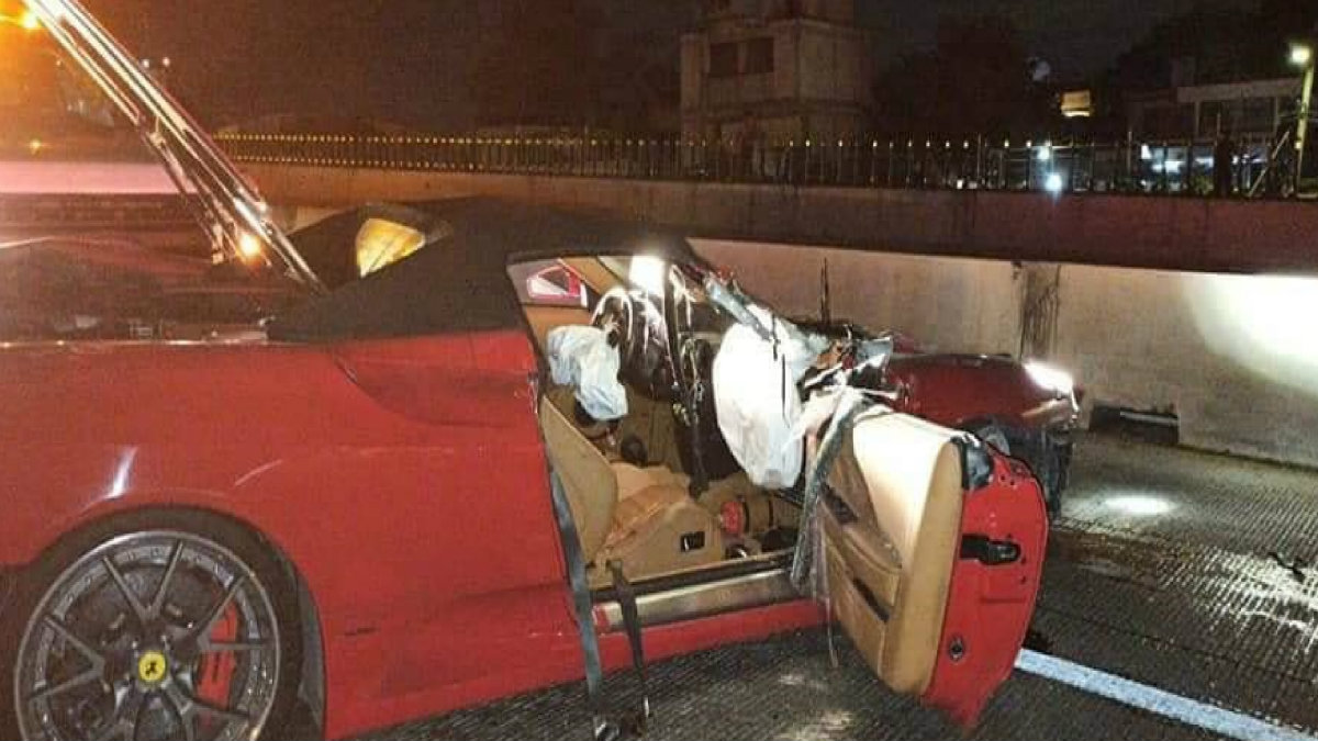 Por Ir A Exceso De Velocidad Conductor Destroza Su Ferrari En El Paso Exprés De Morelos El 7712