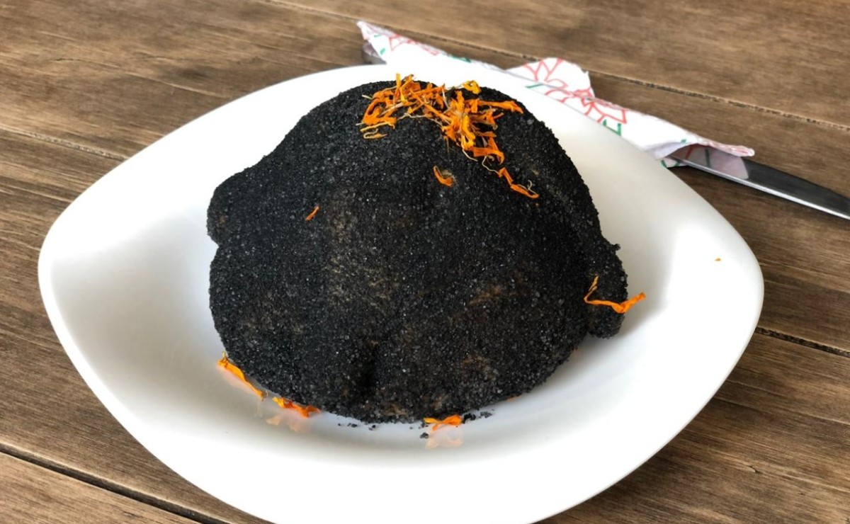 El pan de muerto negro que causa furor en Texcoco, ¡está