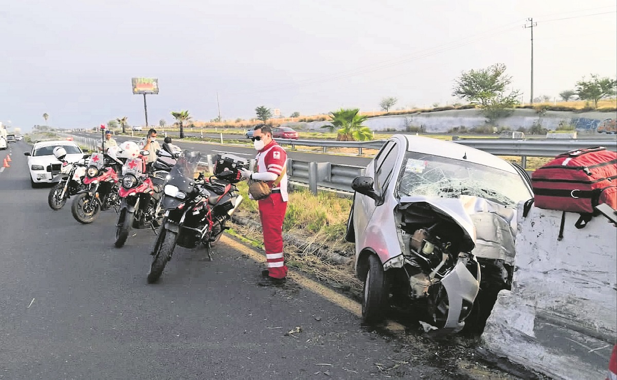 Conductor Pierde El Control Y Choca Su Auto Contra Muro De Contención En Morelos El Gráfico 1975