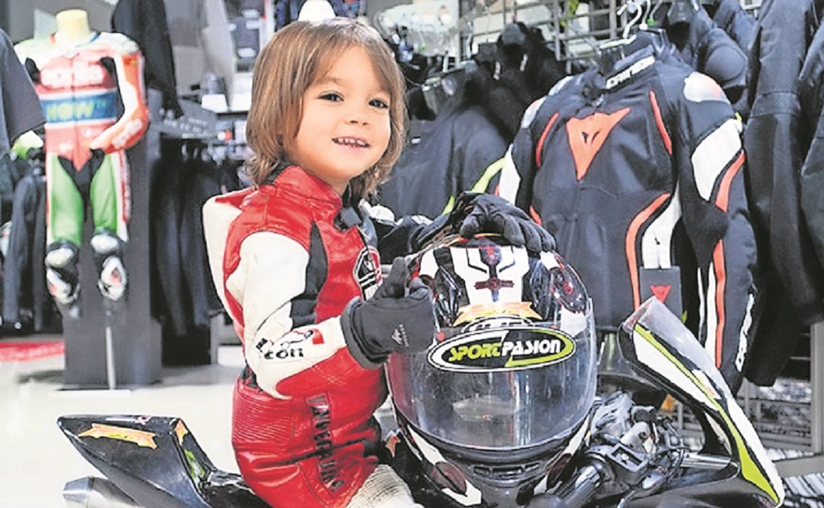 Record Mundial, Niño de Un Año Conduciendo Una Moto. 