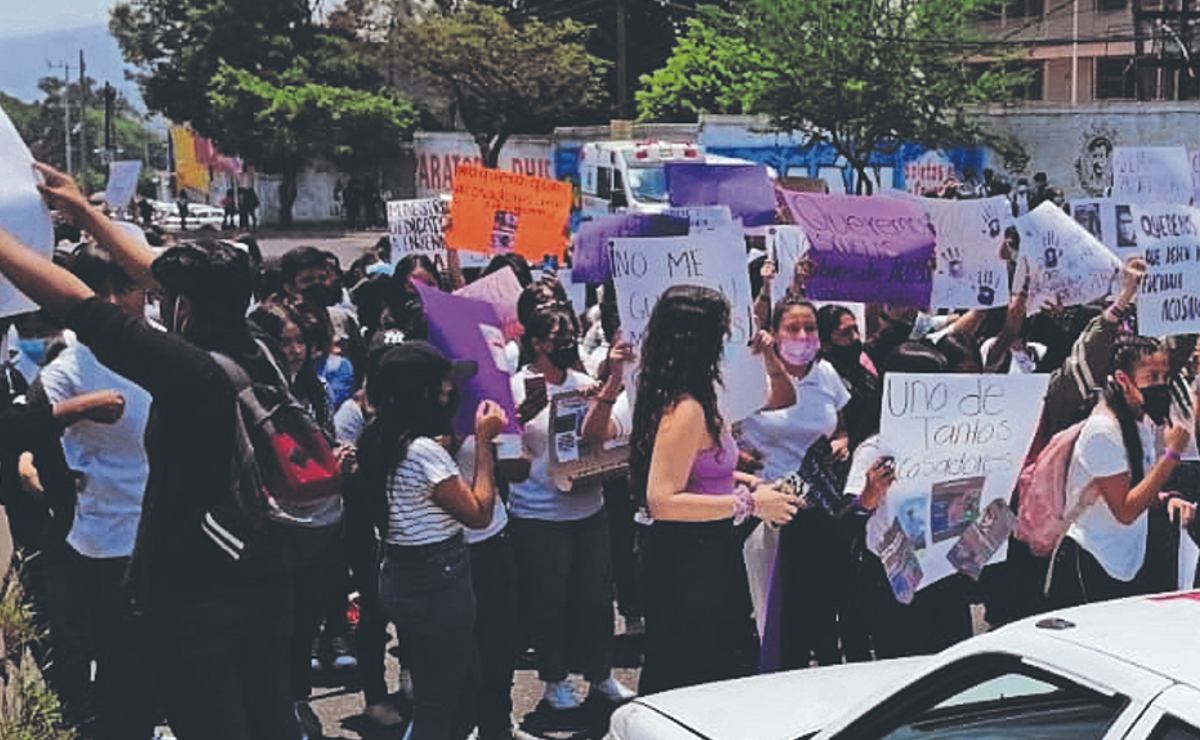 Con Pruebas Alumnas De La Prepa 1 De La Uaem Denuncian A Sus Profesores Por Acoso Sexual El 9334