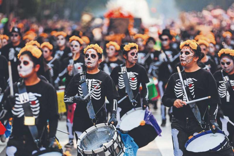 Así Se Vivió El Desfile De Día De Muertos En Cdmx Catrinas Ajolotes Y Multitudinaria 6614