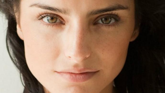 Aislinn Derbez Se Enamora De Su Maestro De Yoga Y Se Va A Vivir Con El El Grafico Historias Y Noticias En Un Solo Lugar