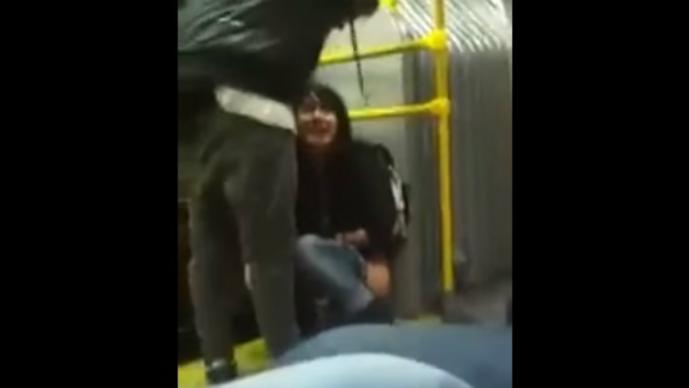 Mujer Orina Dentro De Transporte Pblico VIDEO El Grfico Historias