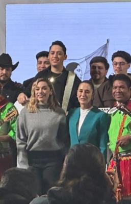 Con himno y visita del canciller a EU, México conmemora el Día Internacional del Migrante  