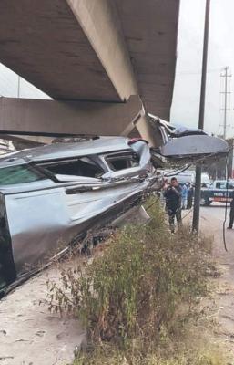 Conductor se echa sueñito al volante y termina en pesadilla tras caer al Río de los Remedios