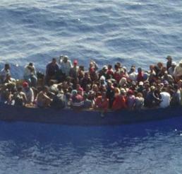 Migrantes mueren tras incendio del barco en el que viajaban 