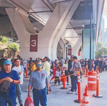 Tren Interurbano: Largas filas y quejas marcan su primer fin de semana