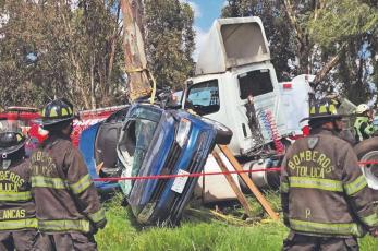 Pareja muere en trágico choque con tráiler en la carretera Toluca-Atlacomulco