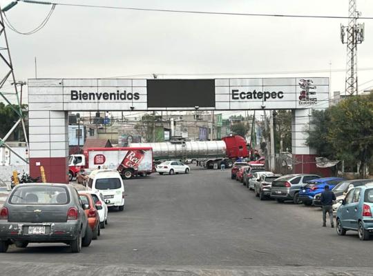 Caos en Ecatepec: Bloqueos simultáneos paralizan entradas y salidas del municipio