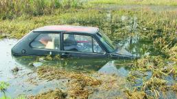 Coche termina como submarino, en Toluca 