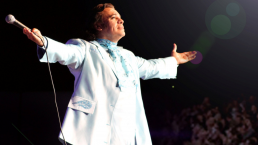 Juan Gabriel sigue más vivo que nunca en plataforma digital