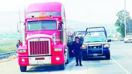 En la México-Querétaro cae ladrón de tráiler 