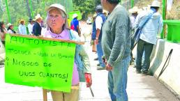 Comuneros se manifiestan sobre la Toluca- Valle de Bravo; exigen pago 