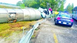 Pipero da volteón en pista sobre la carretera Toluca-Palmillas