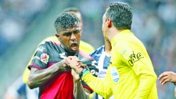 Suspenden cinco juegos a Marcos Quintero