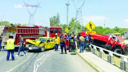 Camión de bomberos se accidenta en Querétaro