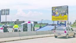 Vuelca camioneta en el Paseo Exprés a la altura de Antonio Barona 