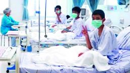 Niños rescatados continúan sanos y salvos, en Tailandia 