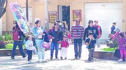 Policías vigilan escuelas por el inicio del ciclo escolar, en Toluca