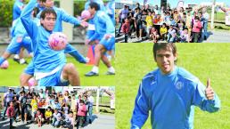 César “Chelito” Delgado entrena a niños por amor al futbol, en Argentina