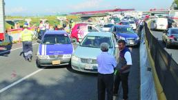 Tráiler no alcanza a frenar y provoca carambola en la Cuernavaca-Acapulco