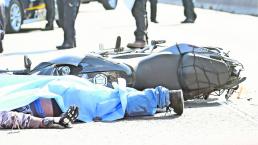 Camión de carga arrolla y mata a motociclista, en Coyoacán