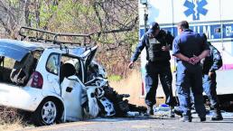 mujer muere prensada choque de frente auto en sentido contrario hijo lesionado Yautepec