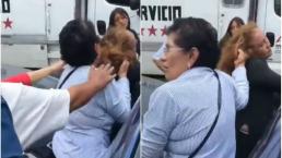 abuelita enojada ataca desgreña conductora percance accidente vial cdmx