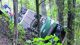 chofer de camión autobús se queda dormido pasajeros vuelcan barranco al vacío huitzilac morelos 