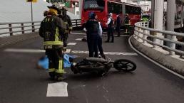 Metrobús le deshace la cabeza a un motociclista que empezaba su viernes, en Muyuguarda CDMX