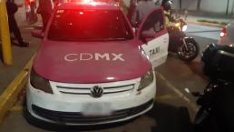 Mandan al corralón a 4 taxis por hacer base en sitios no autorizados, en CDMX