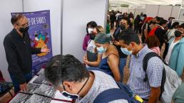 Jóvenes desesperados buscan empleo de lo que sea, pese a que estudiaron una carrera