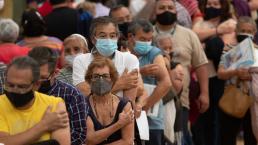 Adultos mayores sufren la mala organización en la campaña de vacunación de Morelos