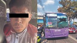 Policía enfrenta a un asaltante armado a bordo de un camión RTP de CDMX, esto le pasó