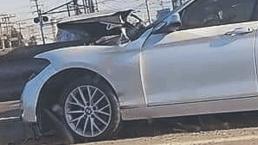 Conductor acelerado se mata tras chocar su vehículo de lujo contra una valla, en el Edomex