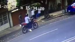 Captan en video el asalto a una pareja que acababa de sacar dinero del cajero, en CDMX