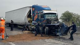 Pobladores saquean tráiler cargado de papas y nadie los detiene, en Circuito Exterior Mexiquense