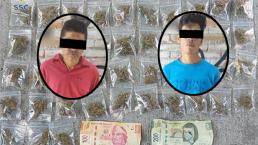 Atoran a dos sujetos con dinero y varias bolsas de marihuana, en la Ciudad de México