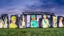 Proyectan en Stonehenge fotografías de la Reina Isabel II por jubileo de platino