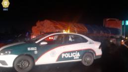 Así fue como un policía evitó el robo de un tráiler que transportaba tubos de cobre, en Querétaro