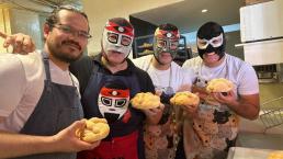 Octagón, su hijo y El Potro de Acero se rifan haciendo Pan de Muerto