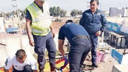 ¡Casi ven la luz! Dos hombres la libran de milagro tras darse unos toques, en Ecatepec