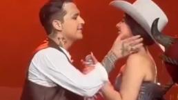 VIDEO: Ángela Aguilar y Christian Nodal se besan y dejan que el mundo arda