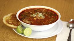 ¡Lúcete esta noche mexicana! Receta RÁPIDA para preparar POZOLE en menos de 40 minutos