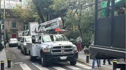 Tráiler deja sin luz, teléfono e internet a la colonia Roma Norte tras derribar postes