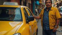 Taxista encuentra 25 mil pesos olvidados en su coche y le cambia la suerte